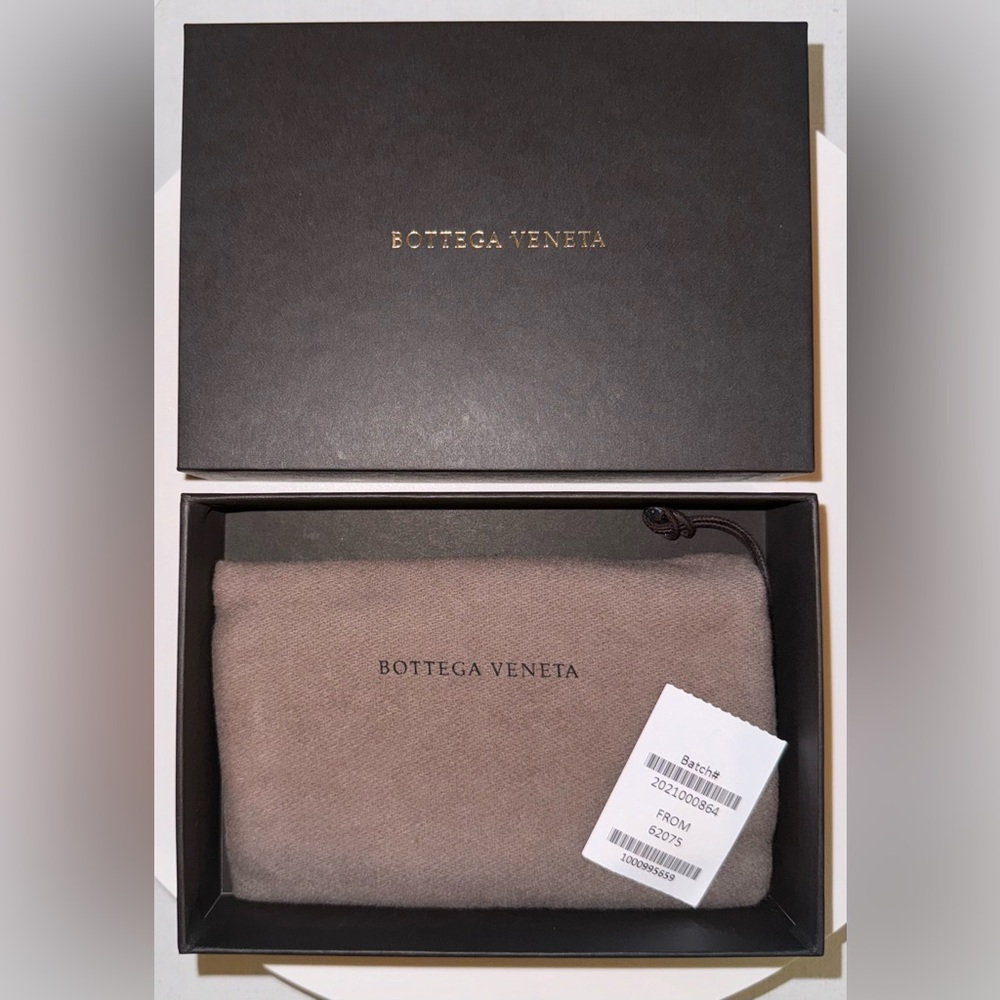 NEW BOTTEGA VENETA INTRECCIATO IPHONE 7S PLUS & 8S PLUS PHONE CASE NIB W/Dustbag - Picture 2 of 14